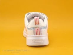 Champion ANGEL S32197 - Basket Fille Blanche - 3 Velcros -Les chaussures ne mentent jamais. cd24607c73b9e66c561f35ea11d5d5ef img 7451.jpg 168548