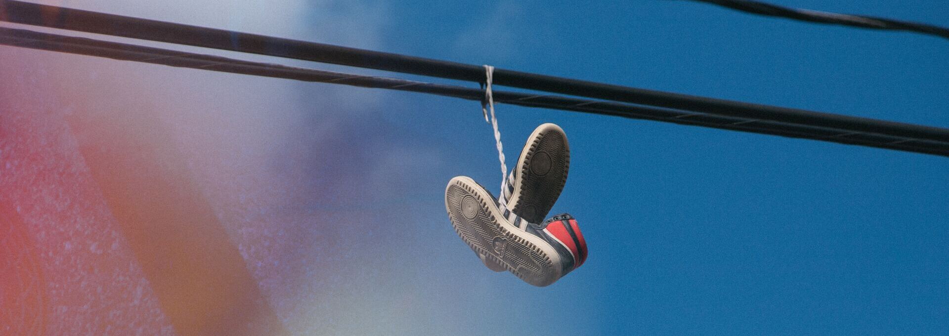 Les chaussures ne mentent jamais. -Les chaussures ne mentent jamais. jakob owens F Pa3S3QTSM unsplash